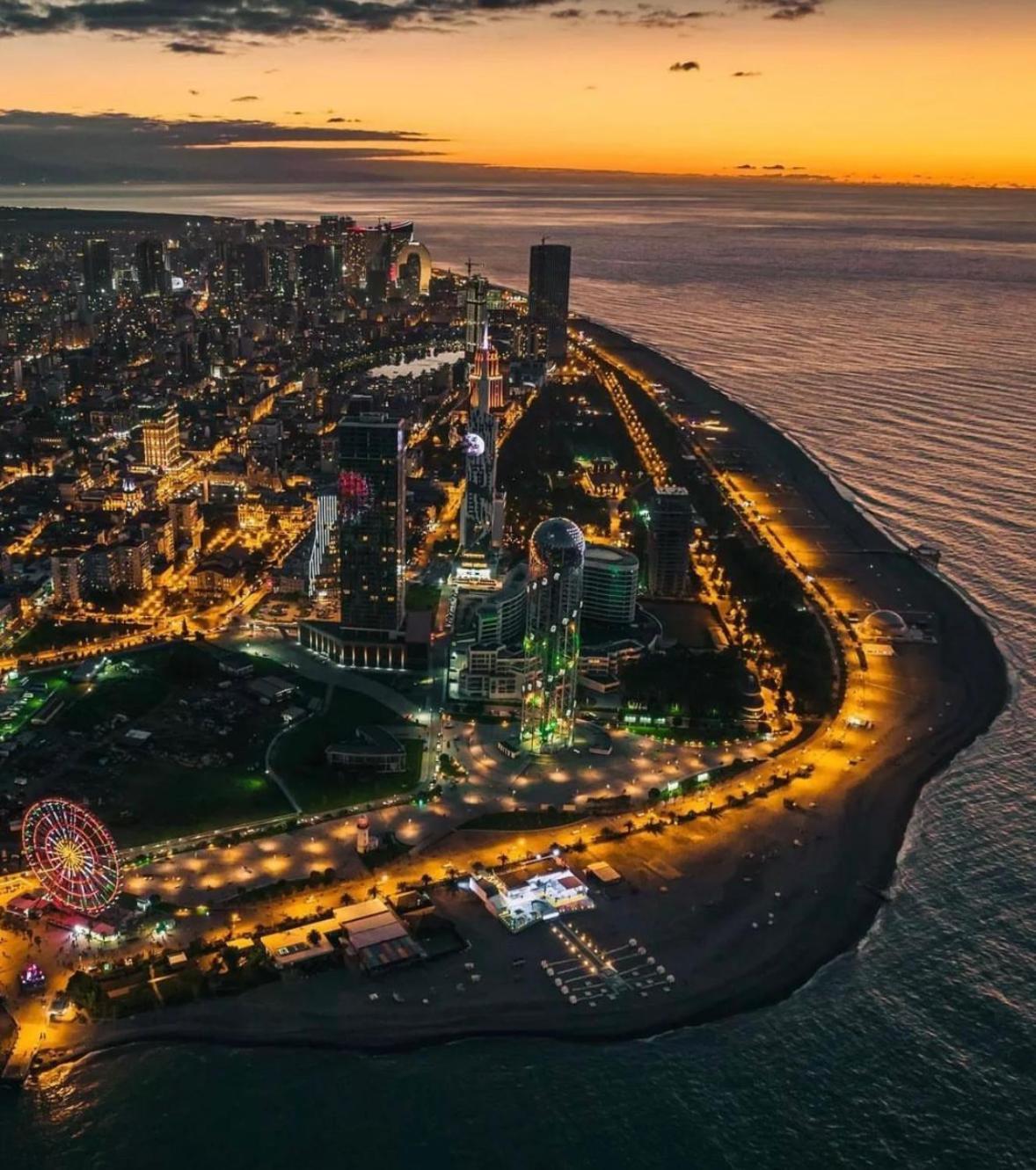 New Orbi Batumi Hotell Eksteriør bilde