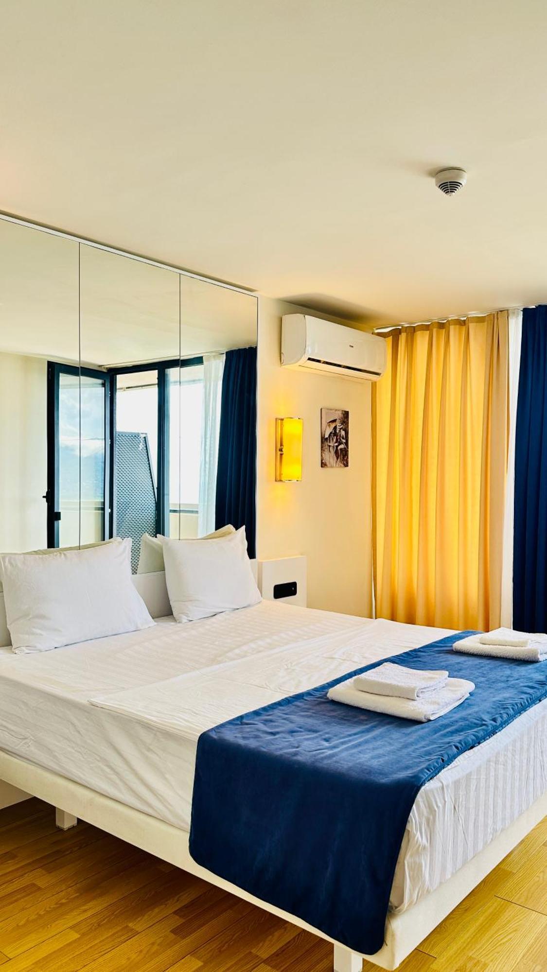 New Orbi Batumi Hotell Eksteriør bilde